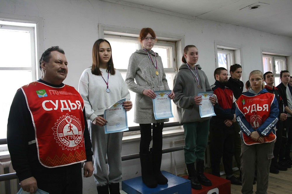 В спорткомплексе &quot;Победа&quot; состоялись соревнования по дартсу, вошедшие в зачет «Праздника Севера – Усть-Ишим – 2024».